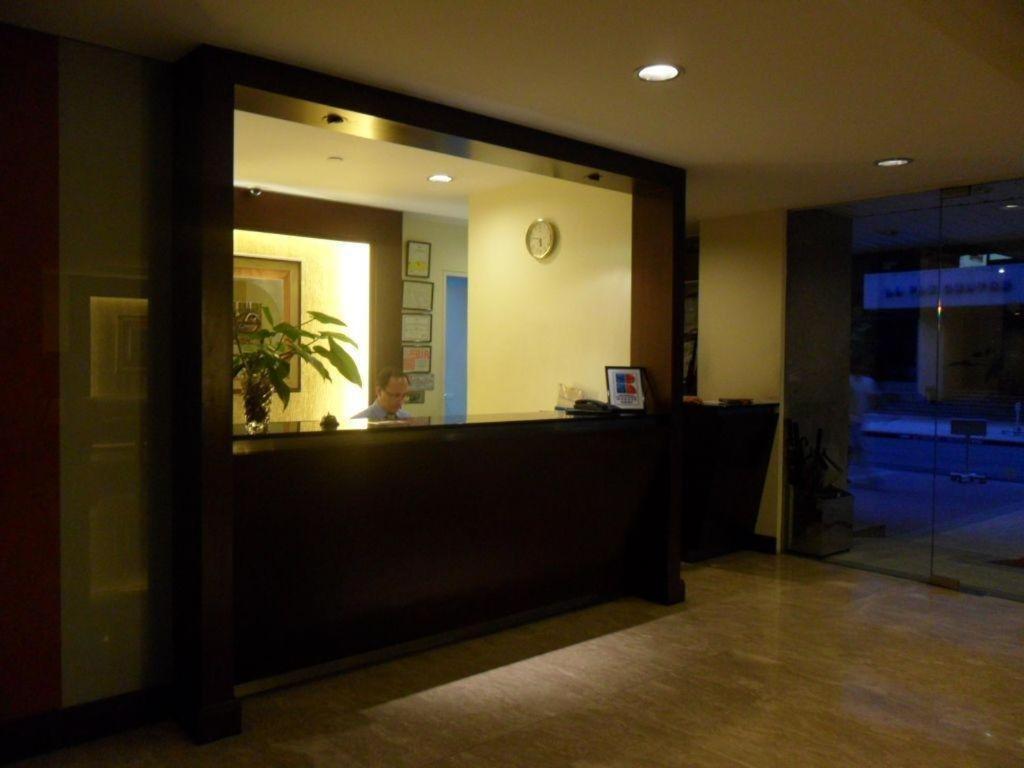 Amorsolo Mansion Hotel マニラ市 エクステリア 写真