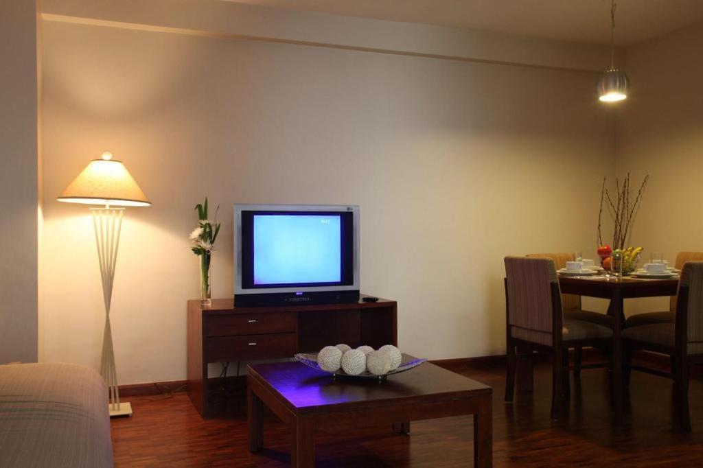Amorsolo Mansion Hotel マニラ市 エクステリア 写真